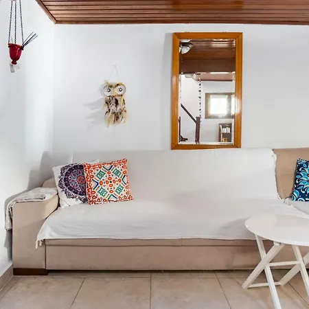 Lejlighed 18th Century Renovated Stone House, Terrace, Free Fast Wi-fi *